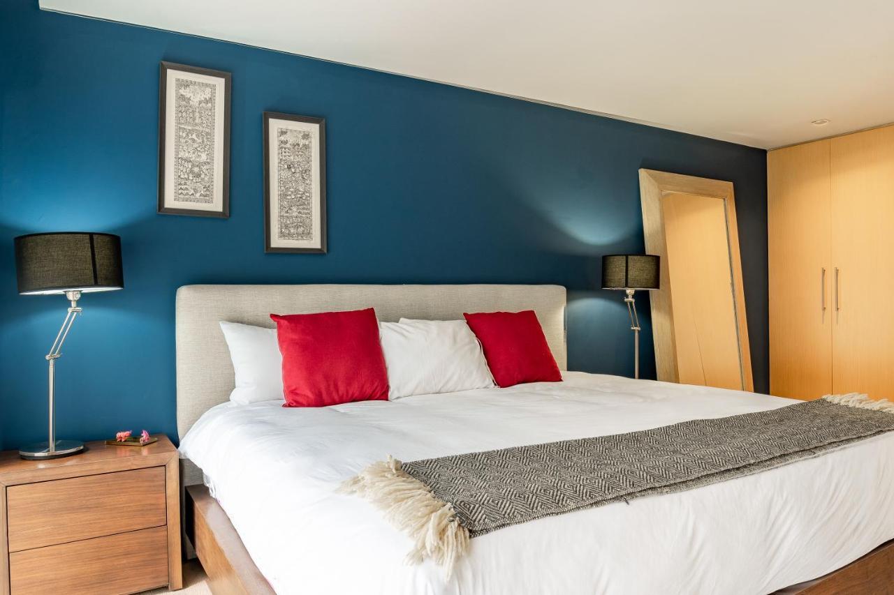 Executive Luxurious 2 Bedroom Condominium Apartment