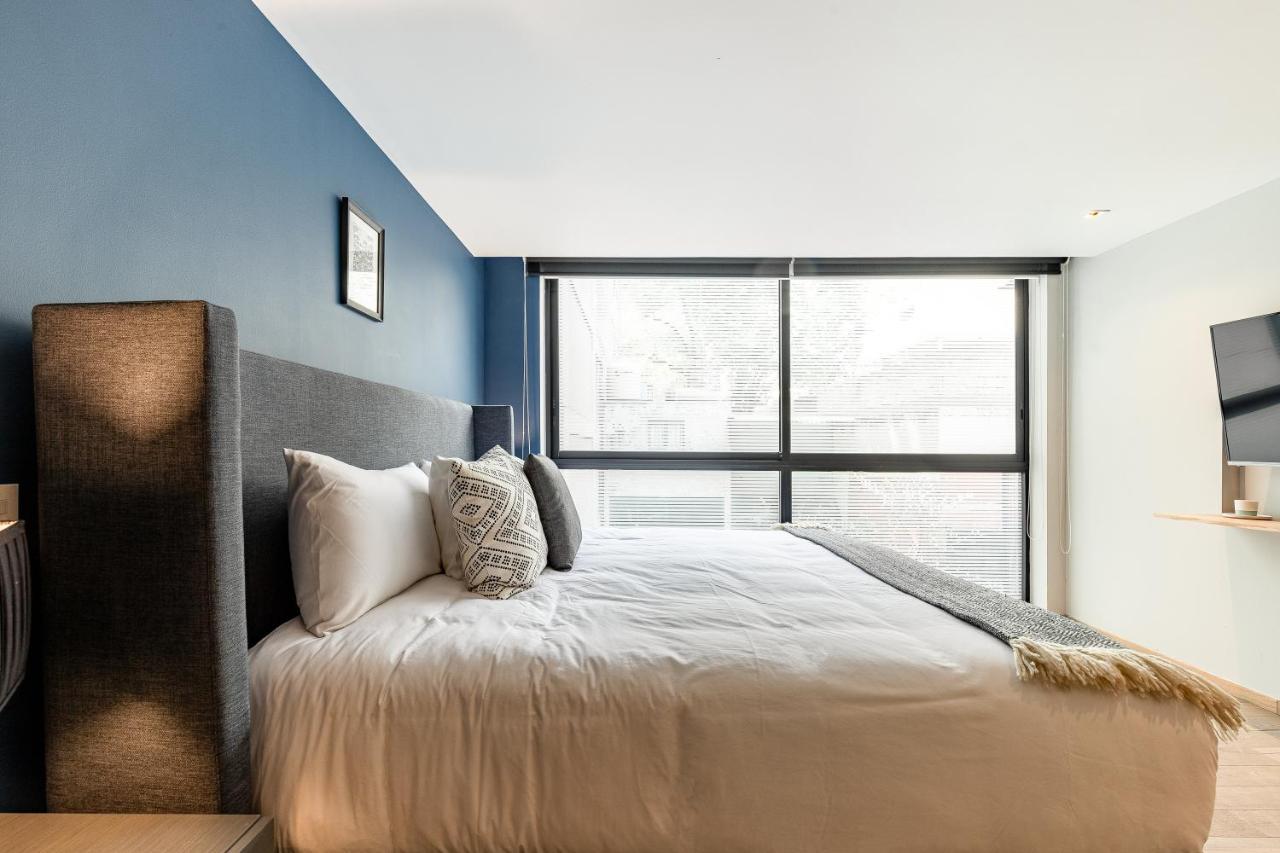 Executive Luxurious 2 Bedroom Condominium * Mexico City