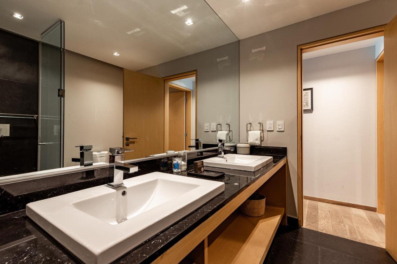 Executive Luxurious 2 Bedroom Condominium *