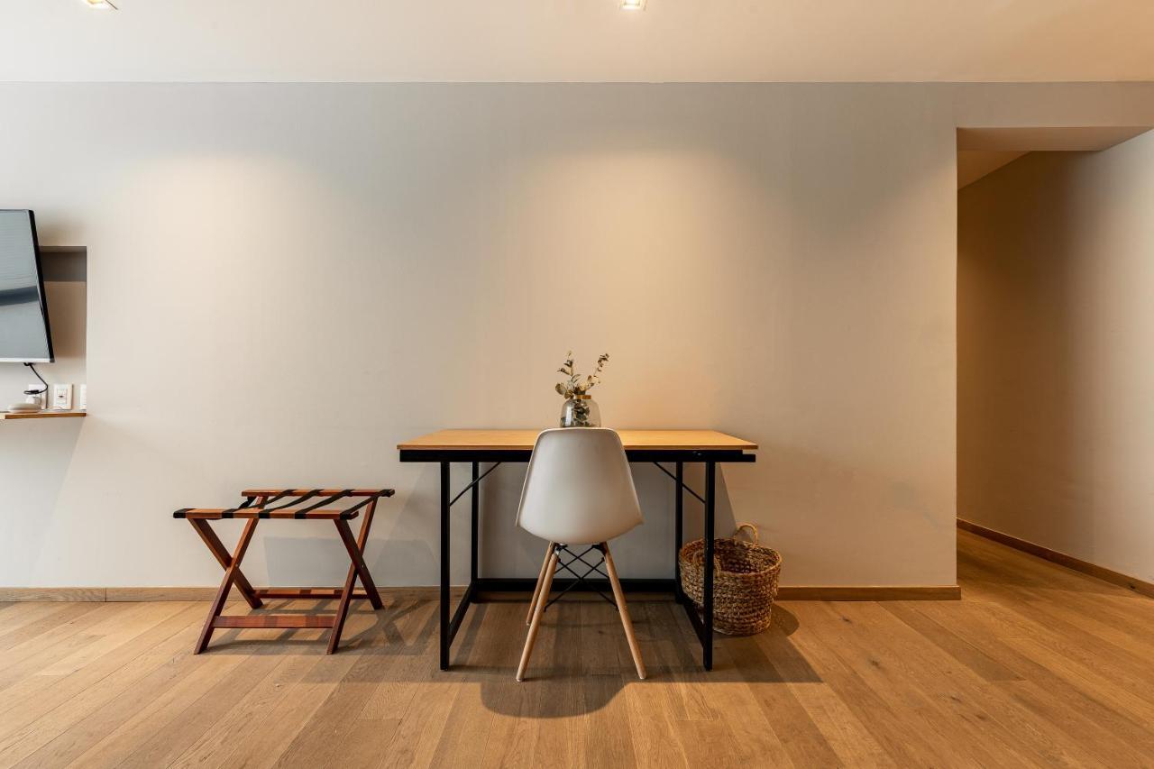 Executive Luxurious 2 Bedroom Condominium Apartment