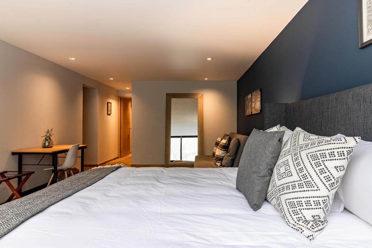 Apartment Executive Luxurious 2 Bedroom Condominium *