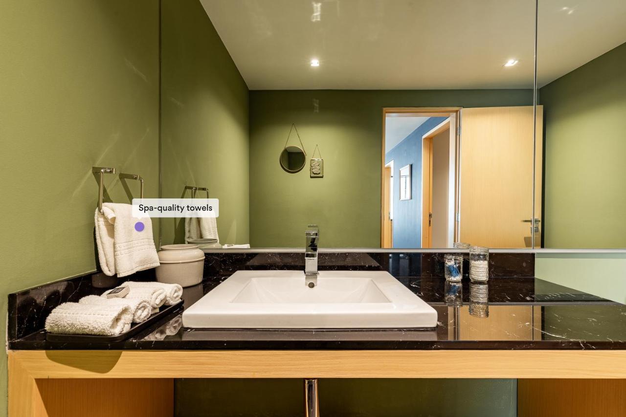 Apartment Executive Luxurious 2 Bedroom Condominium *