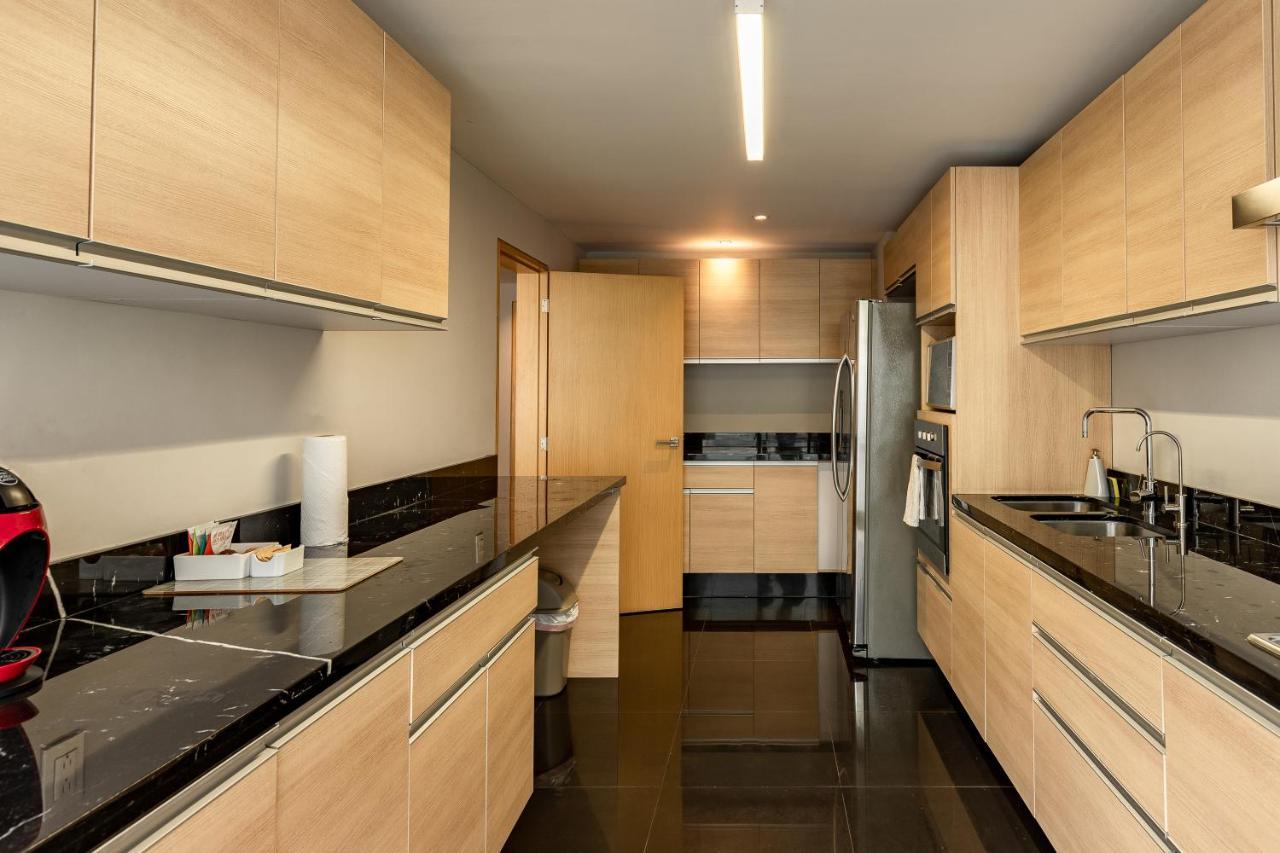 Apartment Executive Luxurious 2 Bedroom Condominium *