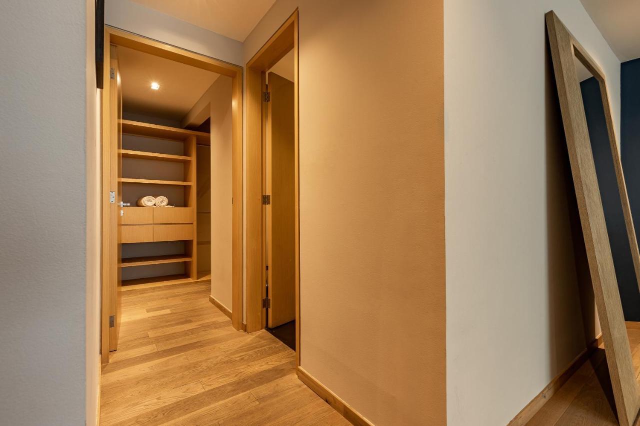 Executive Luxurious 2 Bedroom Condominium Mexico City