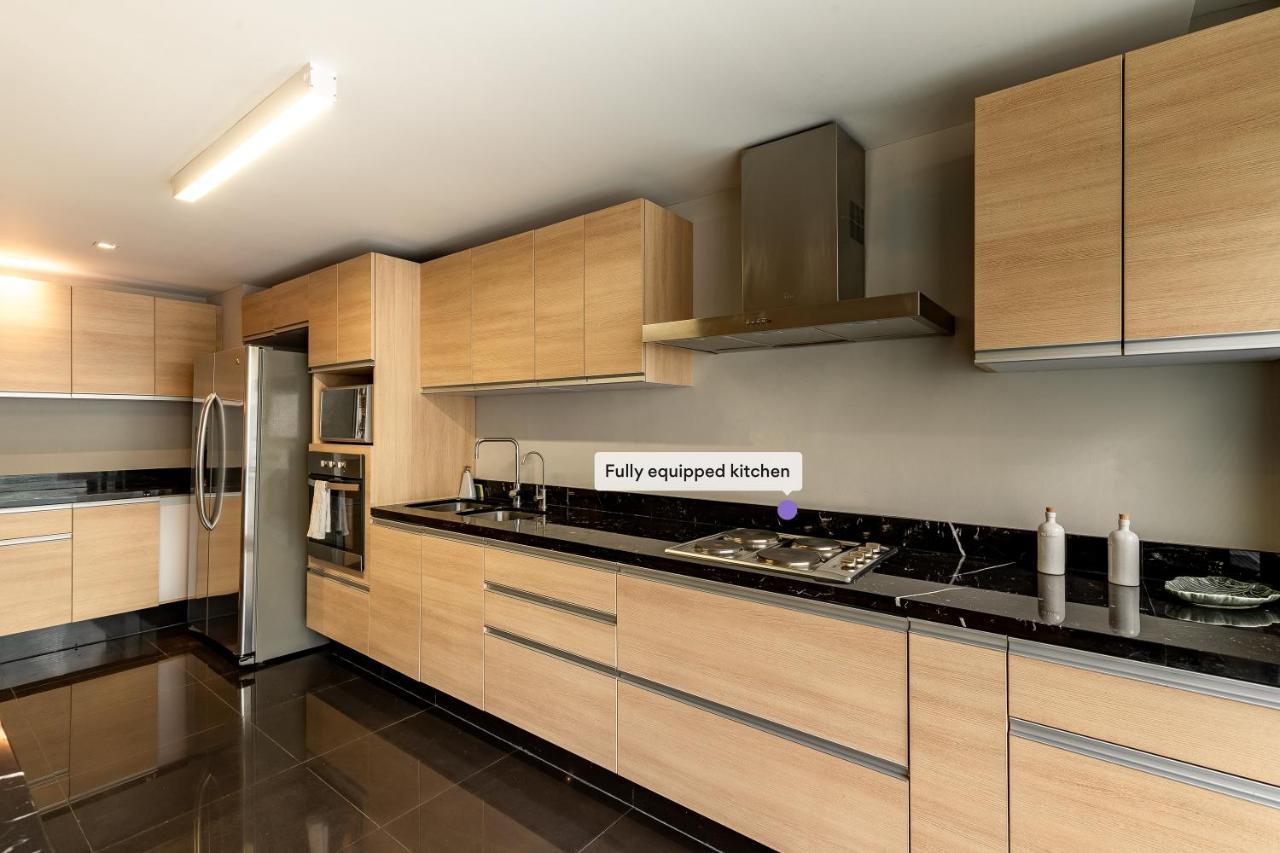 Apartment Executive Luxurious 2 Bedroom Condominium *