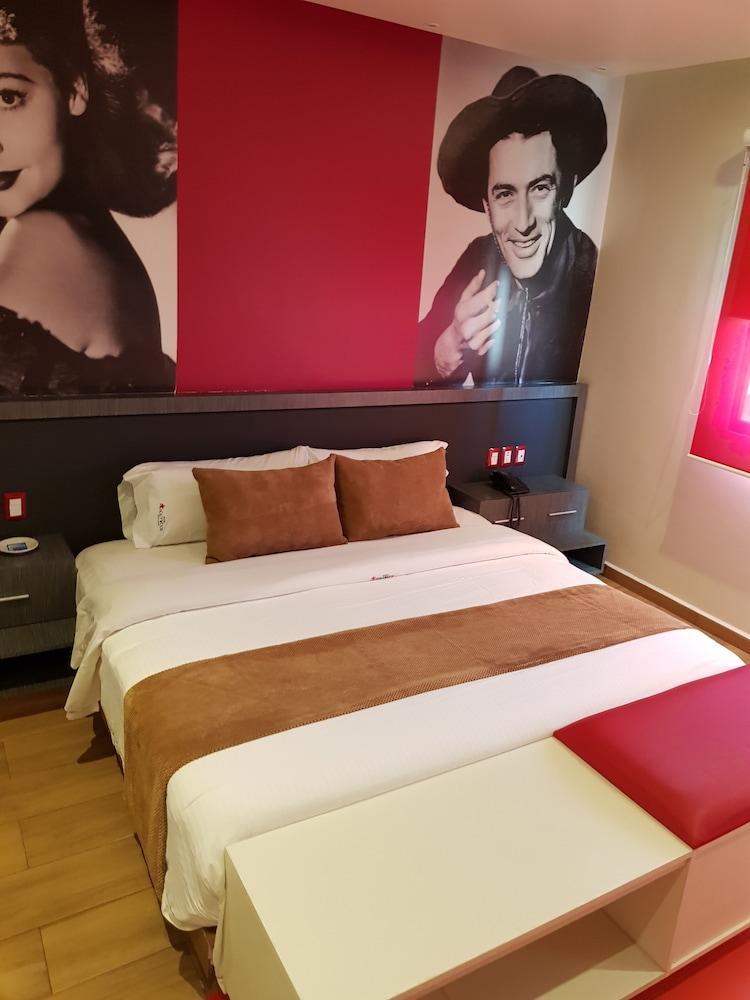 Hollywood 4*