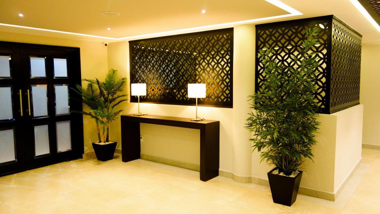 Gin Hotel *