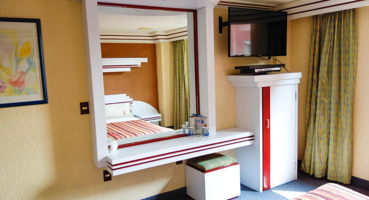 Gin Hotel *