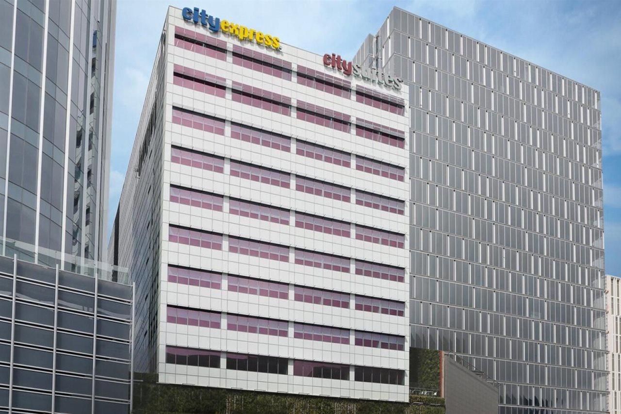 Aparthotel Express By Marriott Ciudad De Santa Fe