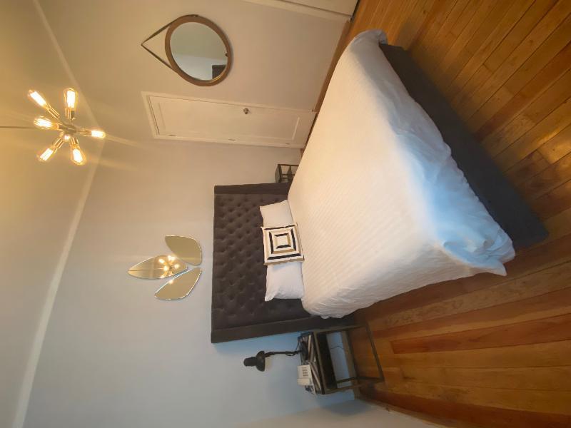 Alcazar Inn 2*