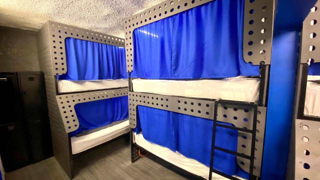Roomies Condesa Hostal *