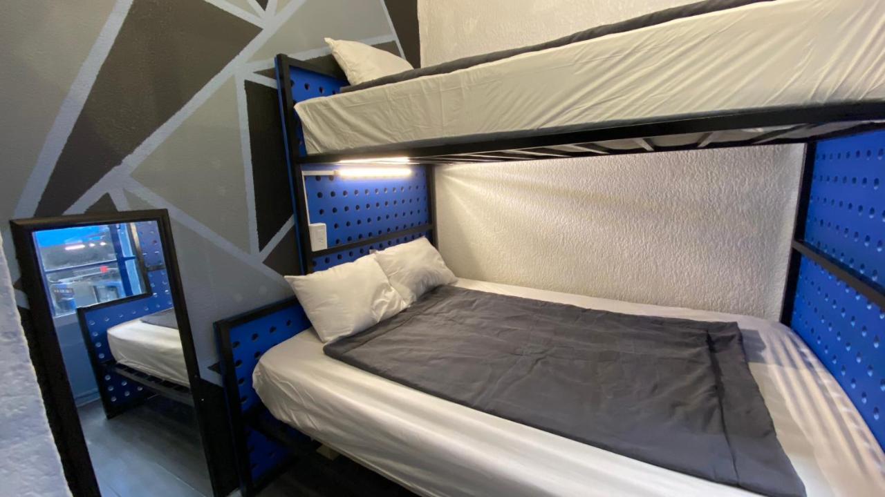 Roomies Condesa Hostal *