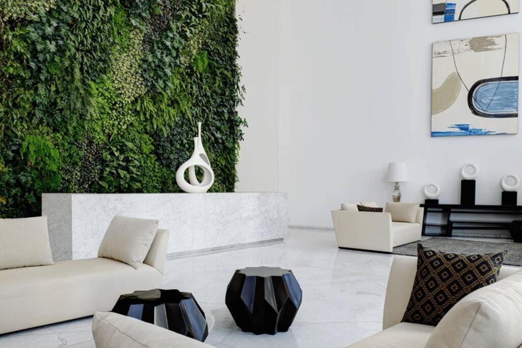Design By “la Mexicana” Park In Luxury Tower *