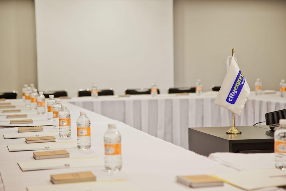 Express By Marriott Ciudad De Plaza Hotel