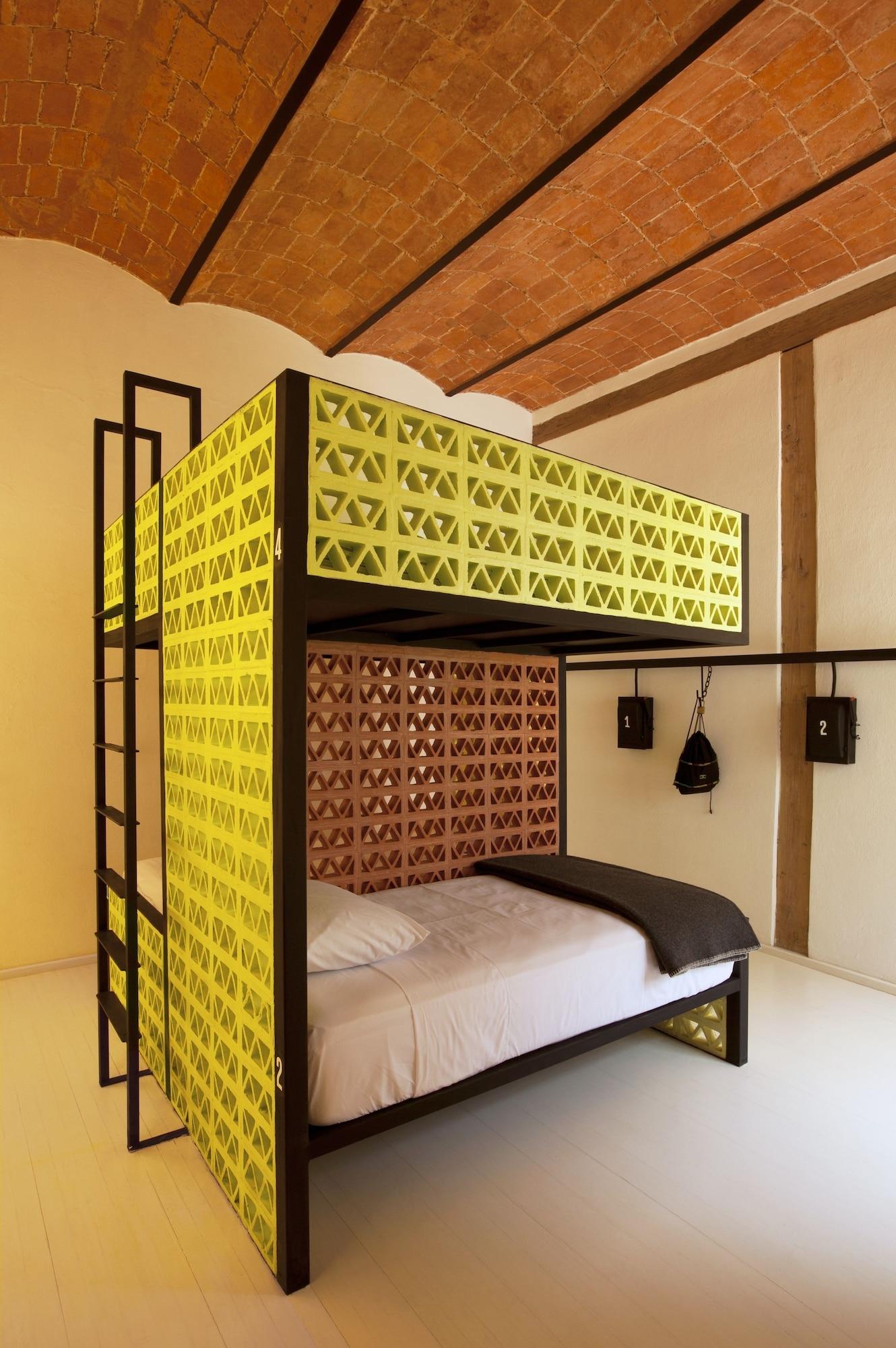 Downtown Beds Hostel *