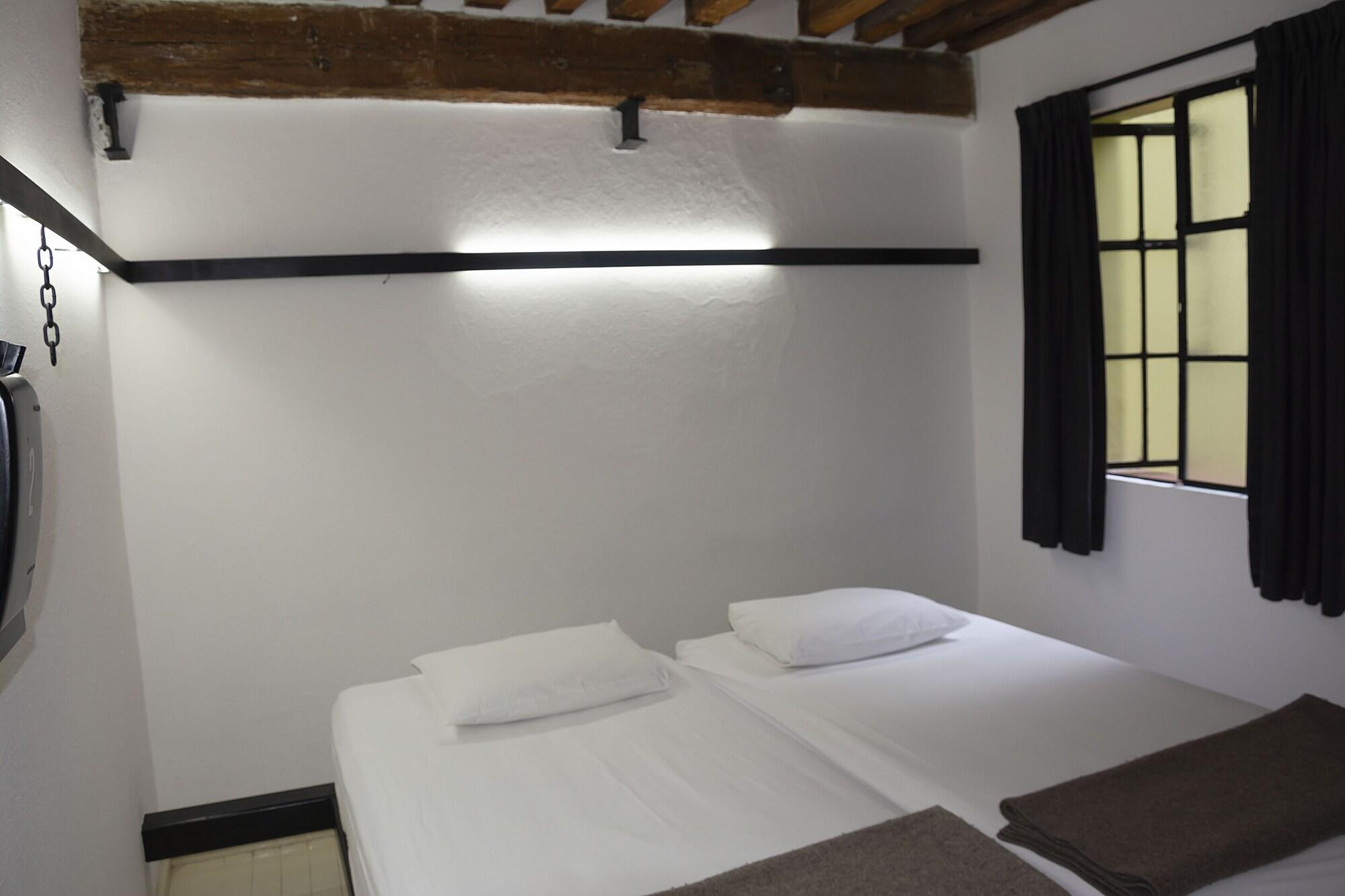 Hostel Downtown Beds *