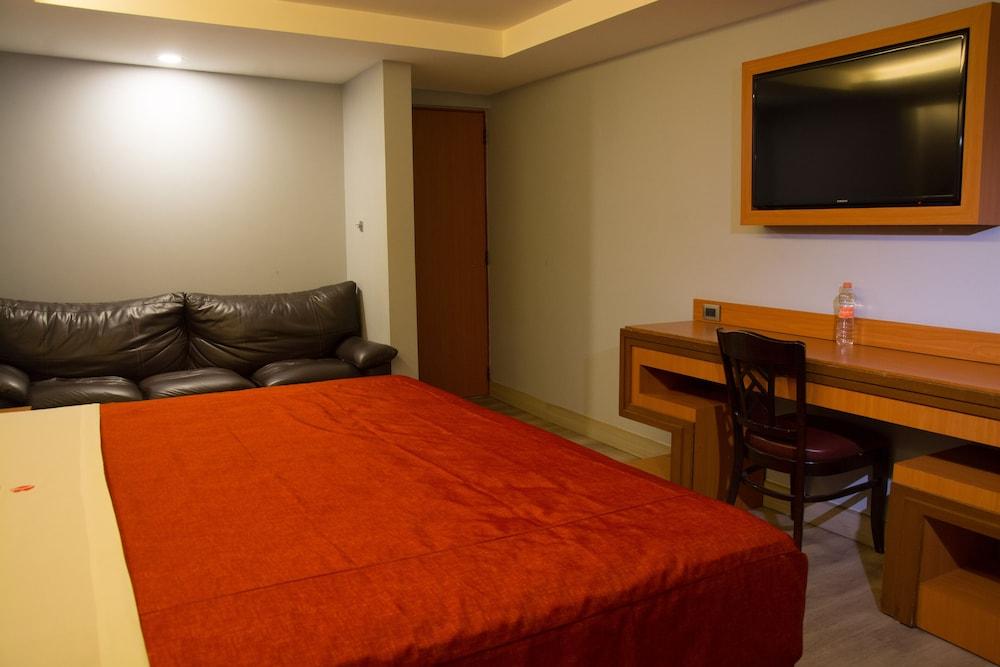 El Senador Hotel 3*
