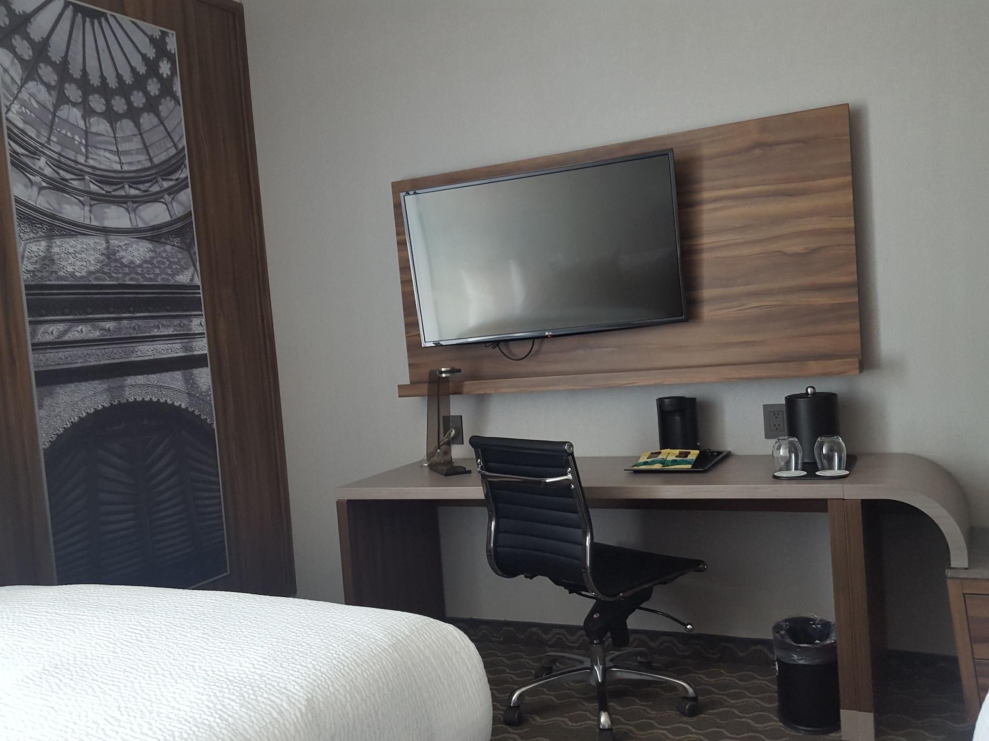 Courtyard By Marriott Mexico Toreo Hotel