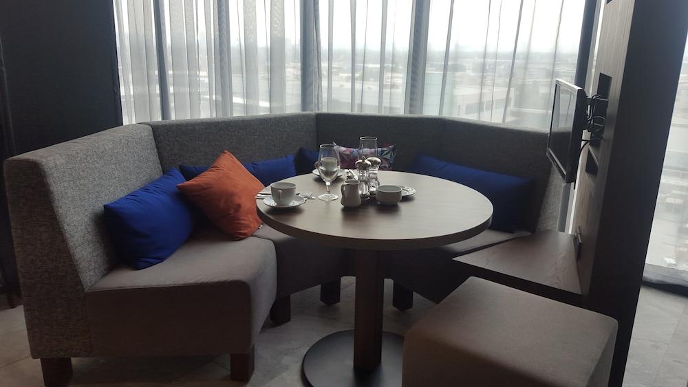 Courtyard By Marriott Mexico Toreo 4*