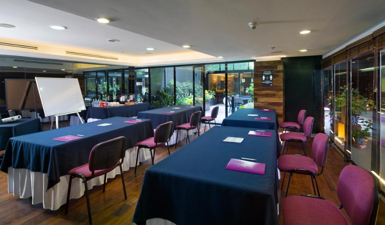 Hotel Campos Eliseos