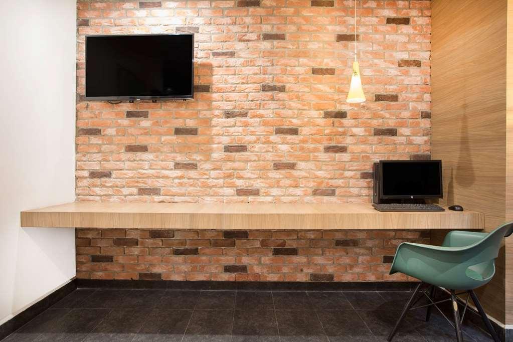 Tryp World Trade Hotel *