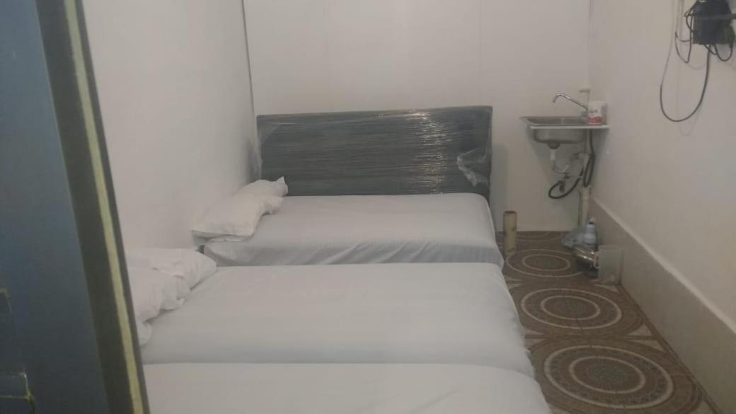 Hotel cápsula Oficinas A 5 Minutos Foro Sol Palacio Deportes Aeropuerto Mochileros Backpackers