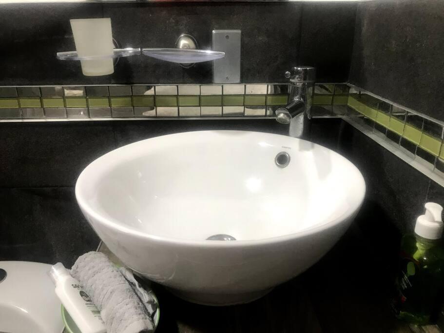 Donovan, Confortable Con Bano Privado México DF
