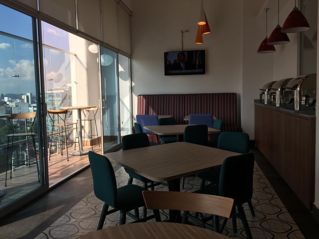 Hotel Tryp By Wyndham Wtc 4*