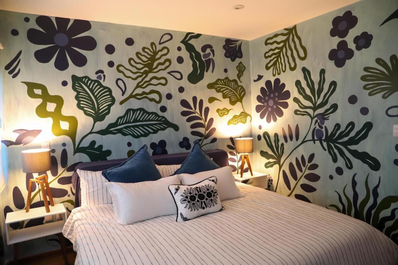 Casa de férias Luxurious Mid Century Modern Folk Art