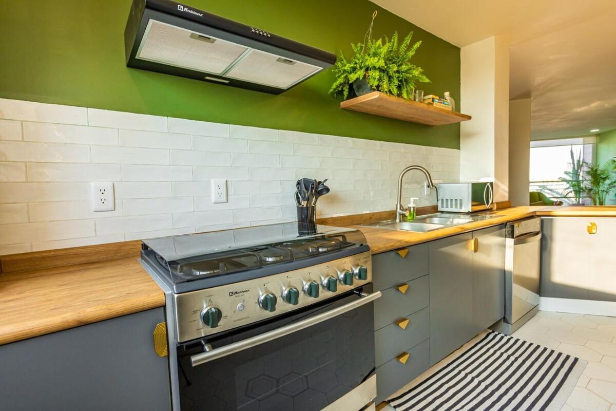 Sunny & Spacious Condesa W Views * Mexico City