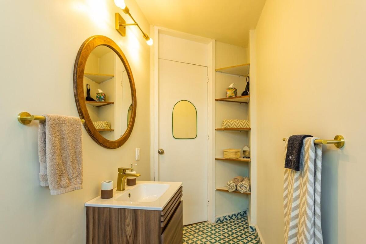 Sunny & Spacious Condesa W Views Apartment Mexico City