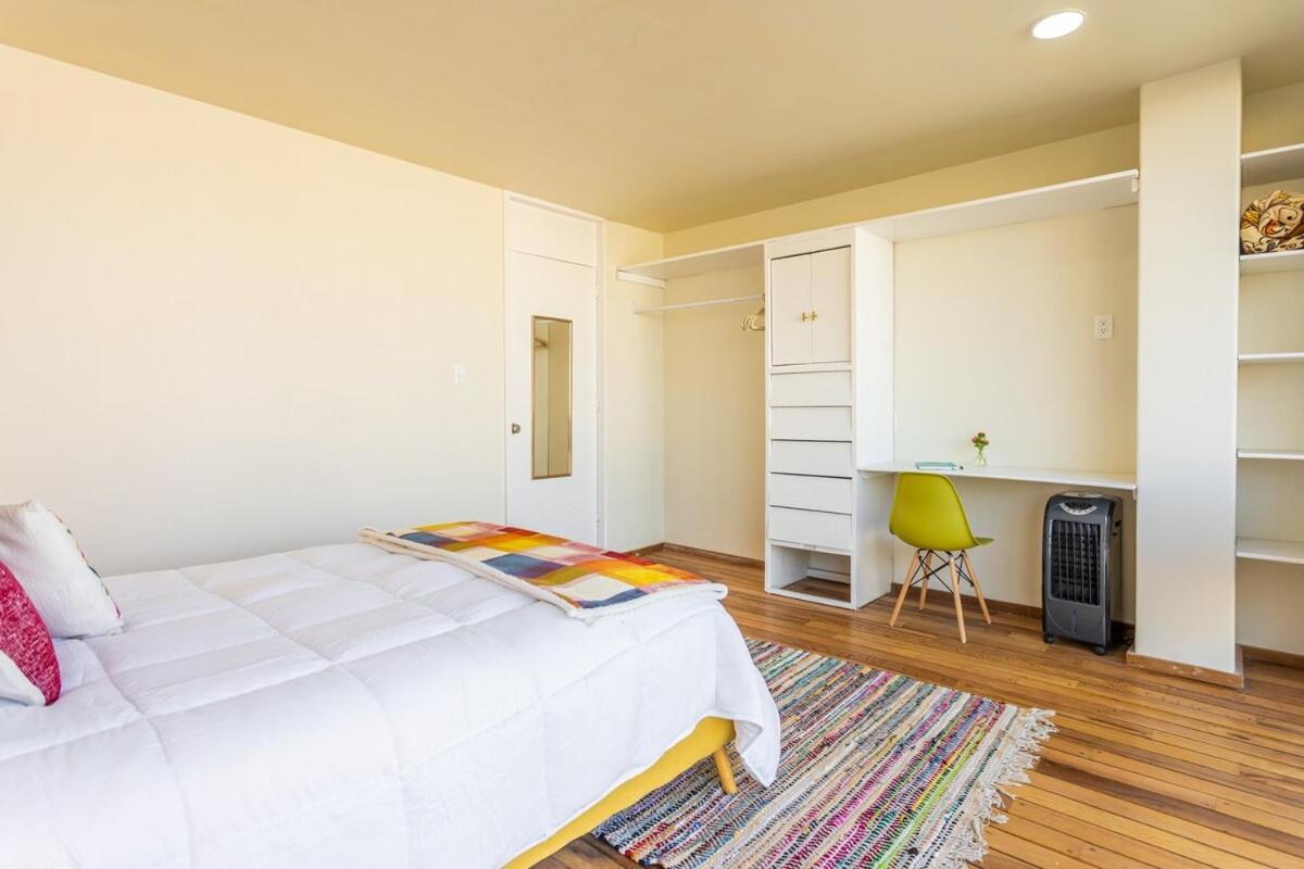 Sunny & Spacious Condesa W Views Apartment Mexico City