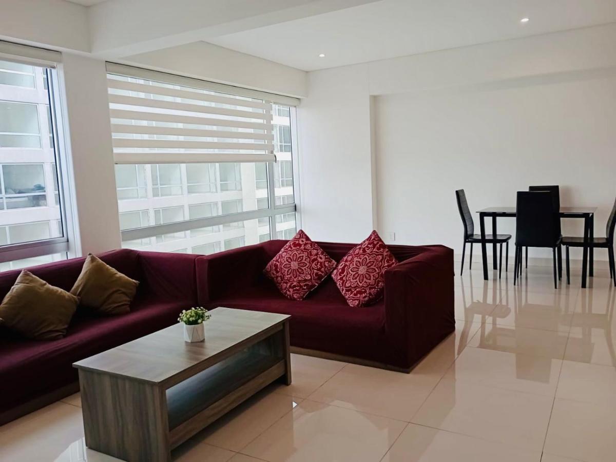Romulo Ofarril 2parking-3br-2ba *