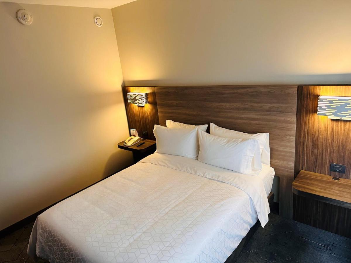 Hotel Express Satelite By Ihg