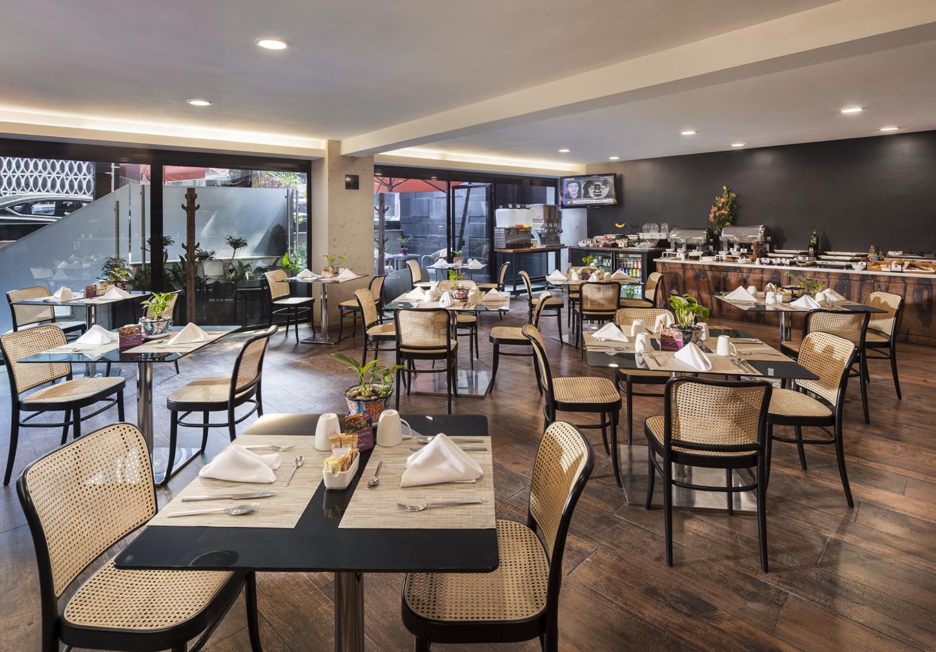 Hotel Campos Eliseos