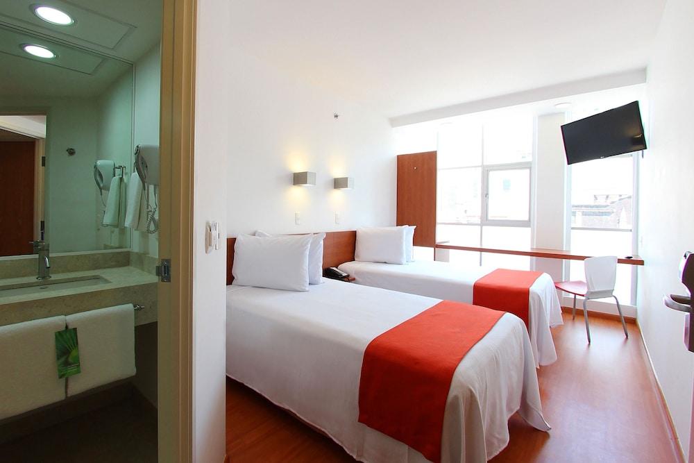 One Ciudad De Alameda Hotel