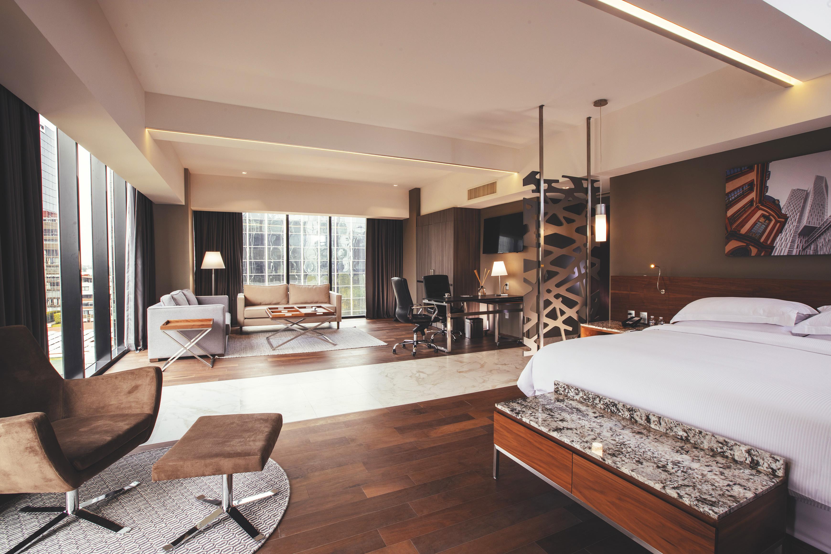 Krystal Grand Insurgentes