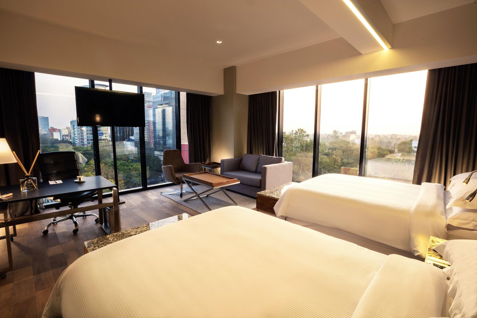 Krystal Grand Insurgentes
