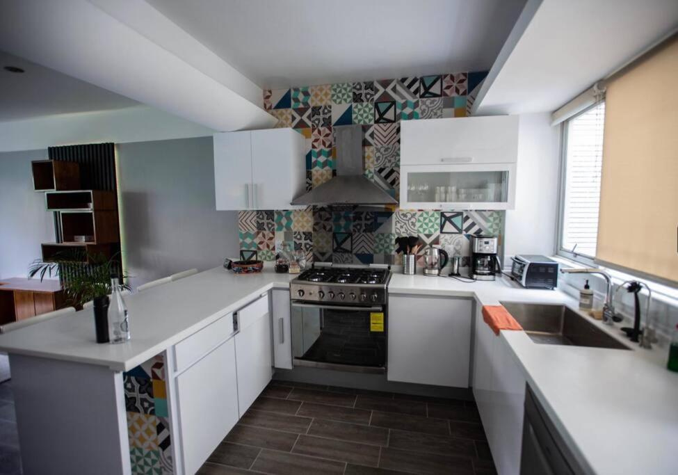 Modern Artist Apt., Overlooking Parque Espana Apartamento