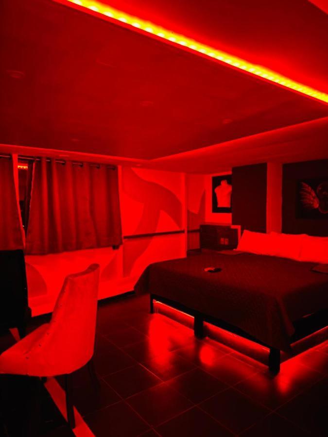Ya No Tenemos Servicio Hotel del amor *