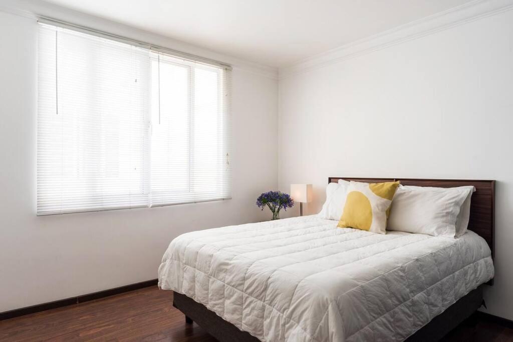 Condesa 7 Stylish 2 Bedroom, 1 Bathroom Accentuating Expansive Interiors México DF