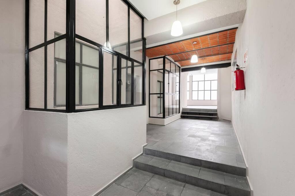 406 Location 2bdrm 2baths Ac Rooftop