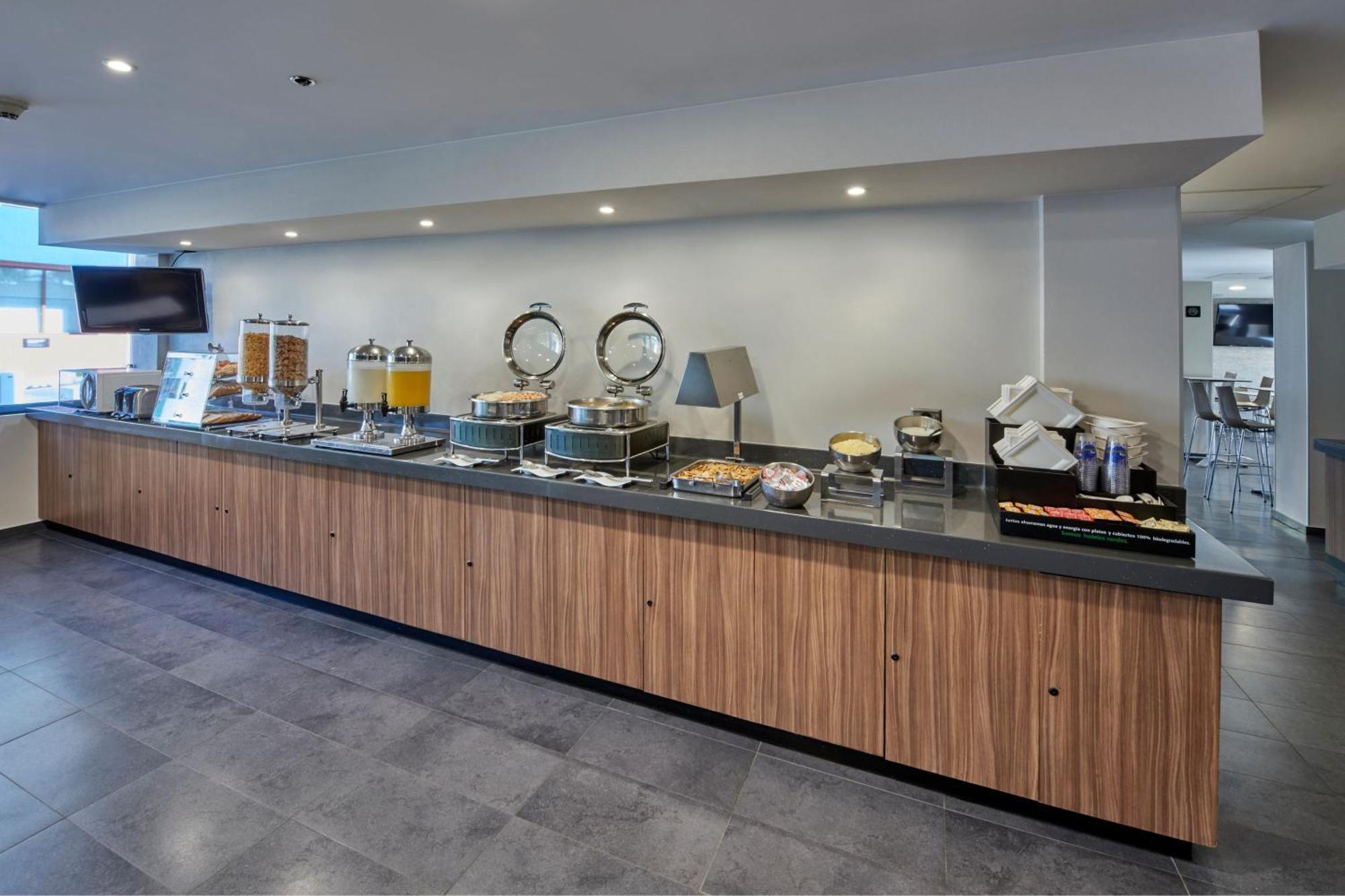 Hotel Express By Marriott Ciudad De Tlalpan 4*