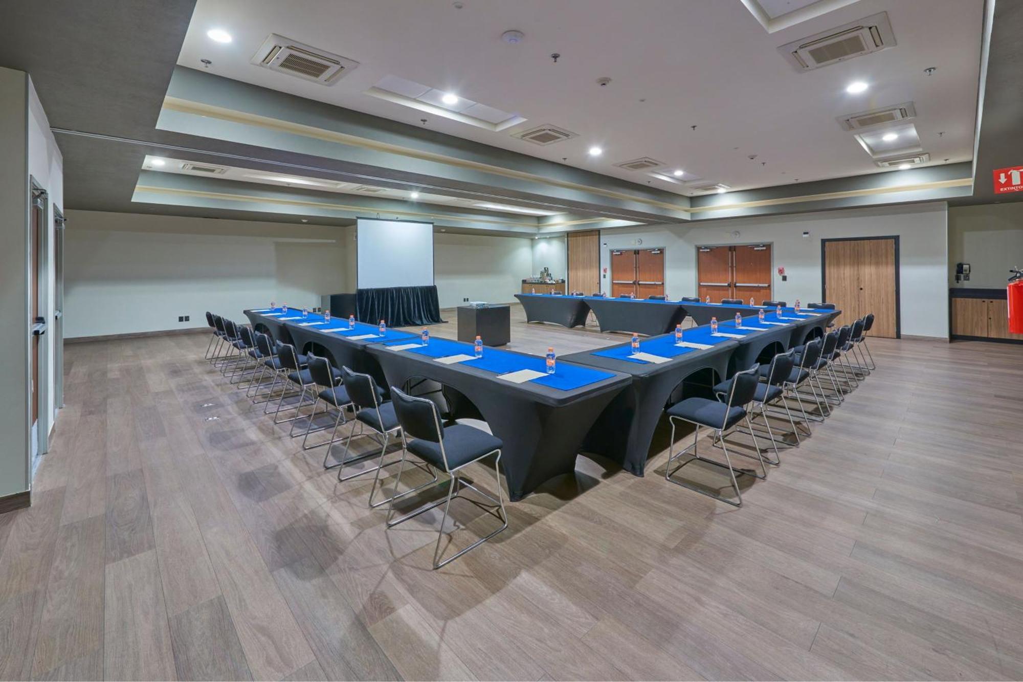 Hotel Express By Marriott Ciudad De Mexico Mundo E 3*