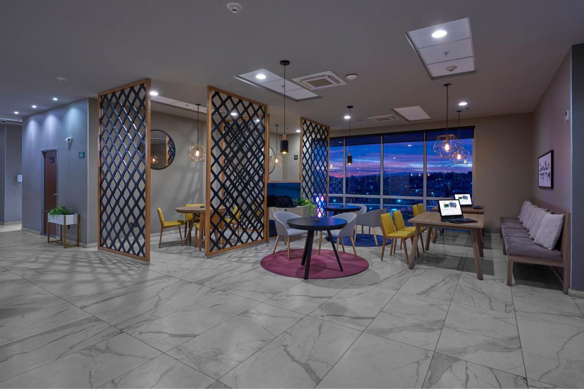 Hotel Express By Marriott Ciudad De Mexico Mundo E