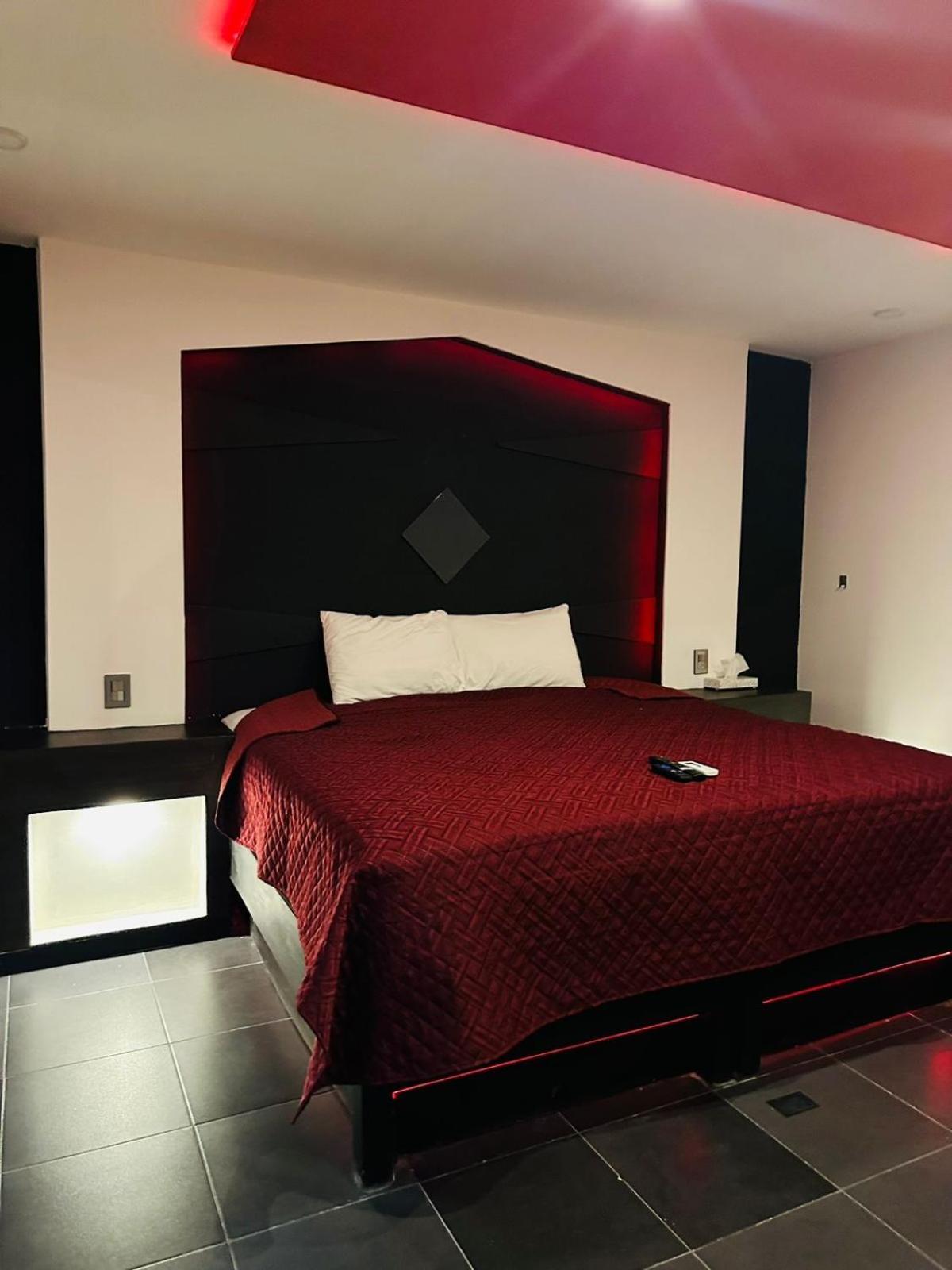 Ya No Tenemos Servicio Hotel del amor