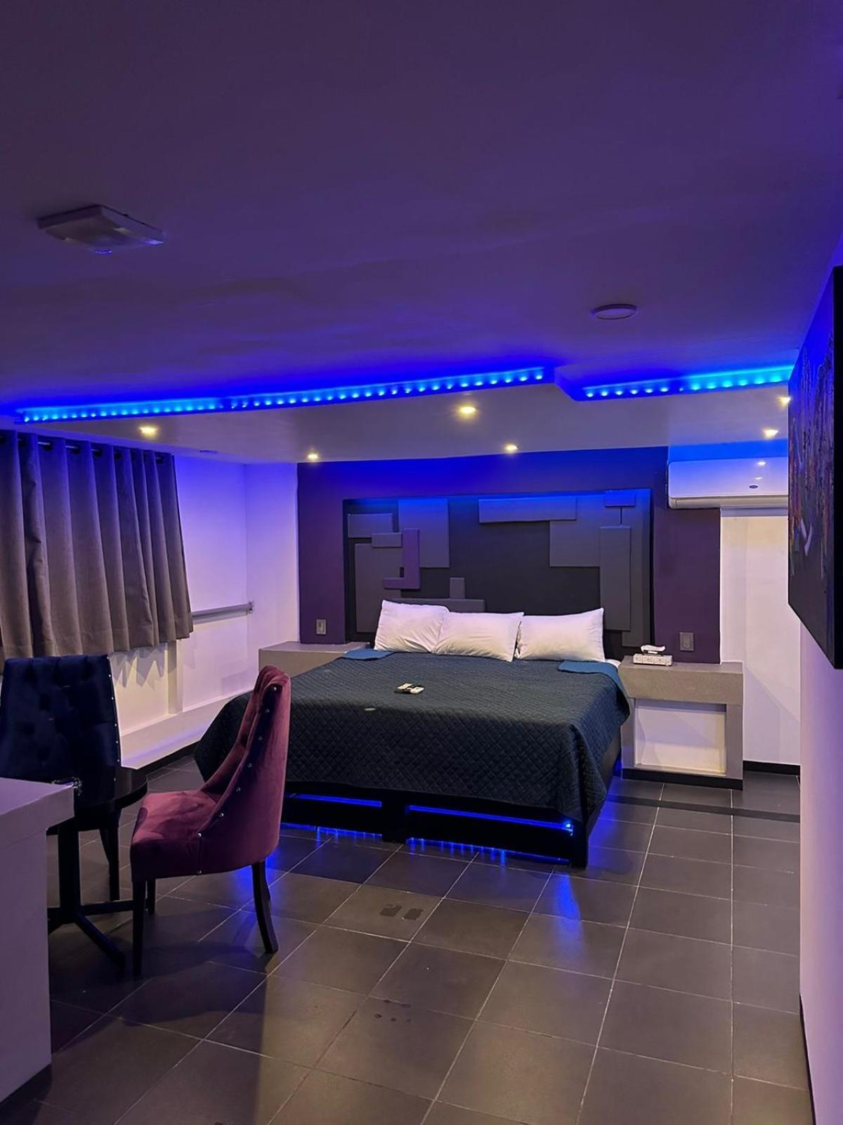 Ya No Tenemos Servicio Hotel del amor *