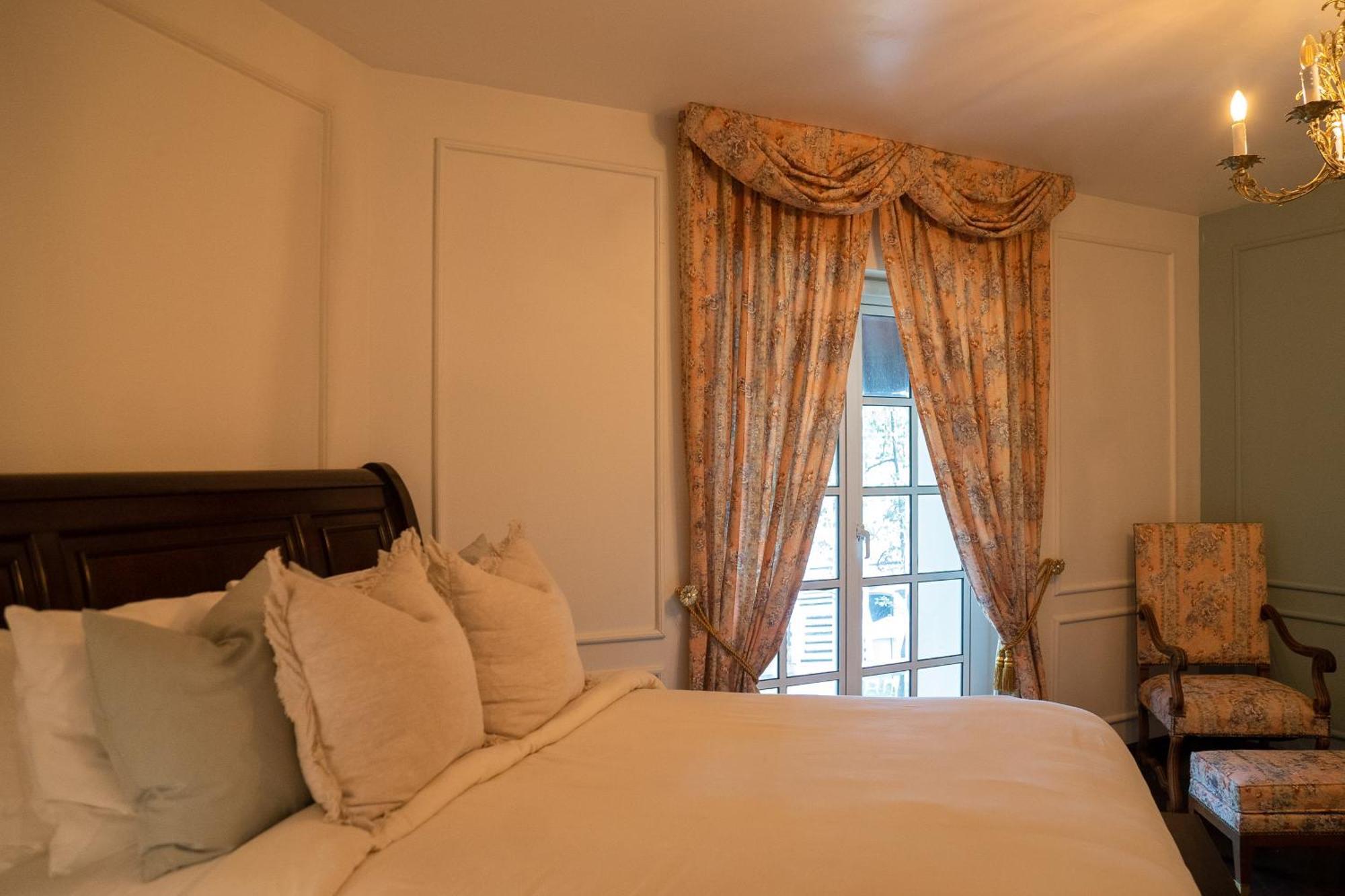 Mansion Papilio Bed & Breakfast