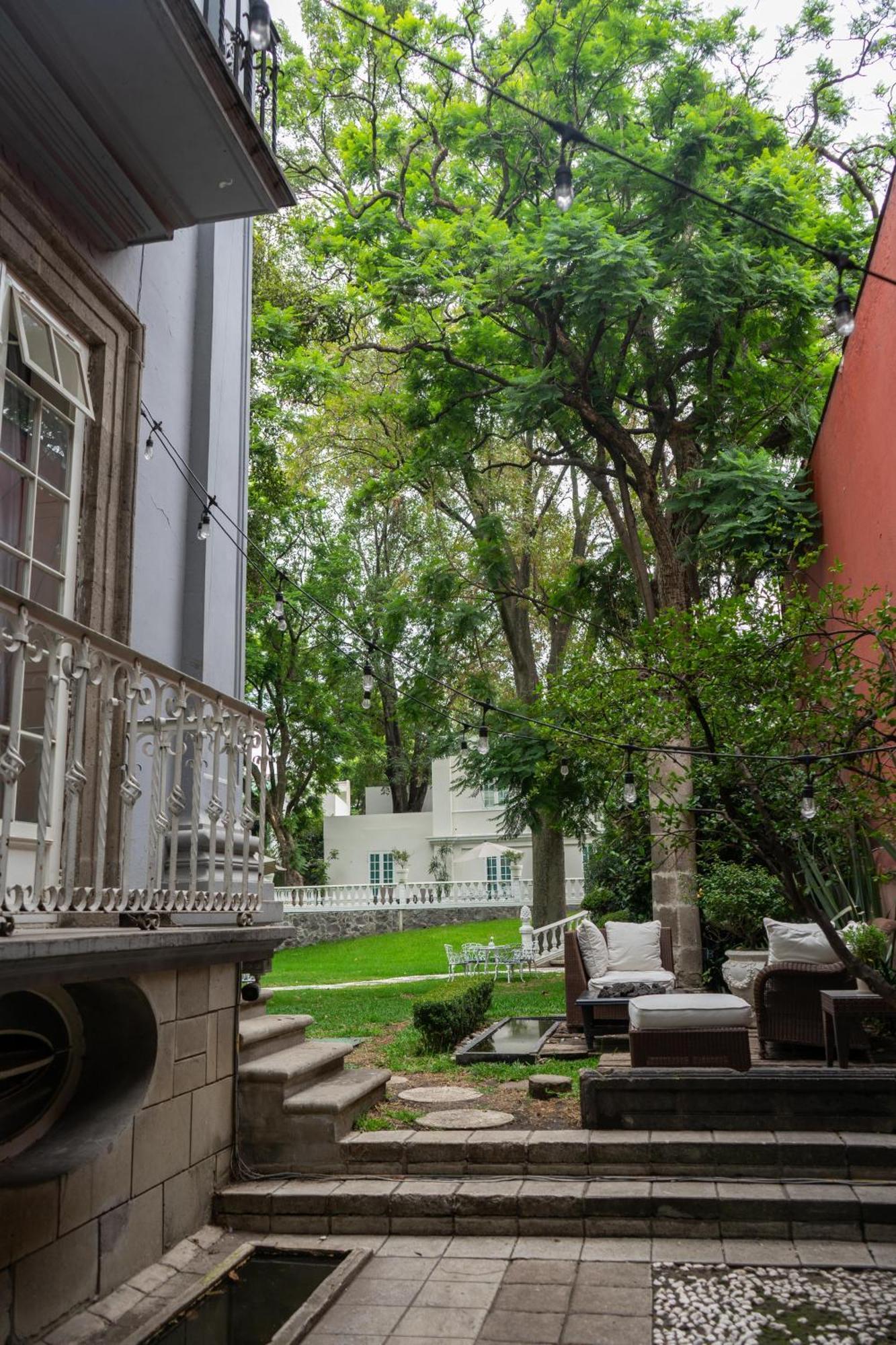 Mansion Papilio Bed & Breakfast