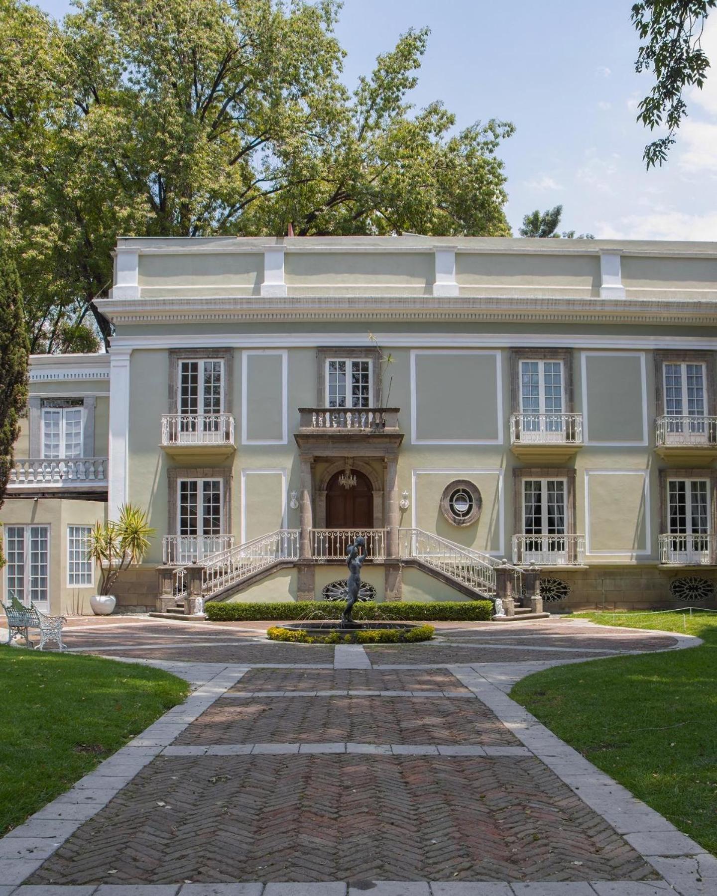 Mansion Papilio Bed & Breakfast